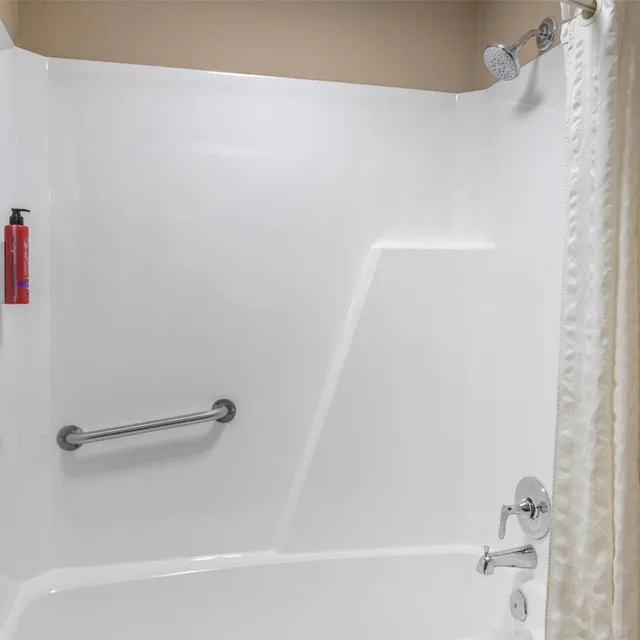 غرفة بسريرين مزدوجين بحوض استحمام لذوي الإعاقة، SureStay Hotel by Best Western Summersville 8/8