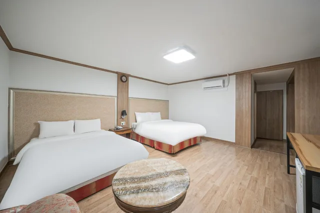 غرفة سوبيريور بسريرين منفصلين، Olympic Hotel 2/9