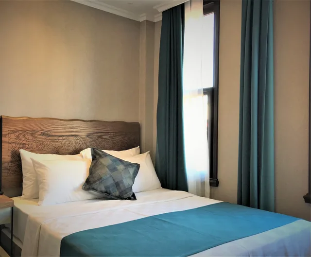 غرفة ديلوكس بسرير كوين بإطلالة على المدينة، Galatahan Hotel 1/2