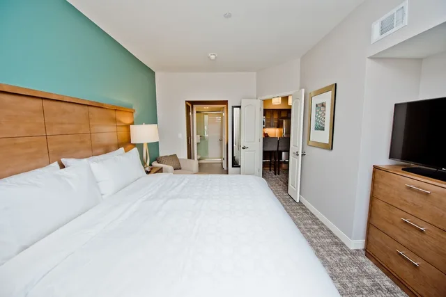 2 Bedrooms, Suite, 1 King and 2 Queen Beds, Kitchen, Staybridge Suites Houston Humble Generation Pk 1/7