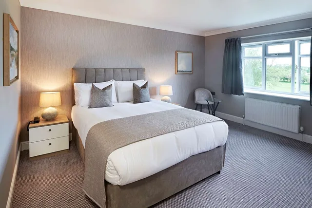 Classic, King Bed, The Riverside, WorldHotels Distinctive 1/2