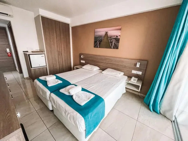 Basic, Double Bed, Pool or Sea View، Sunny Blue Hotel 1/4