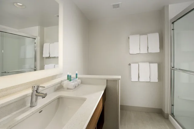 Standard, Queen Bed, Holiday Inn Express And Suites Altoona I 99 6/9