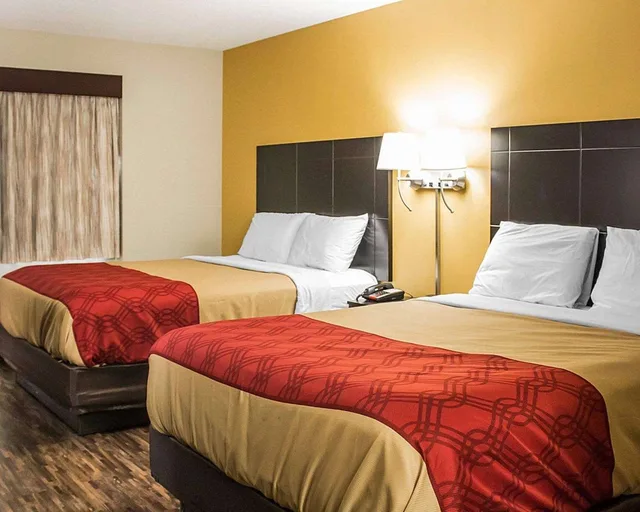 غرفة بسريرين مزدوجين، Econo Lodge Columbus West 1/3