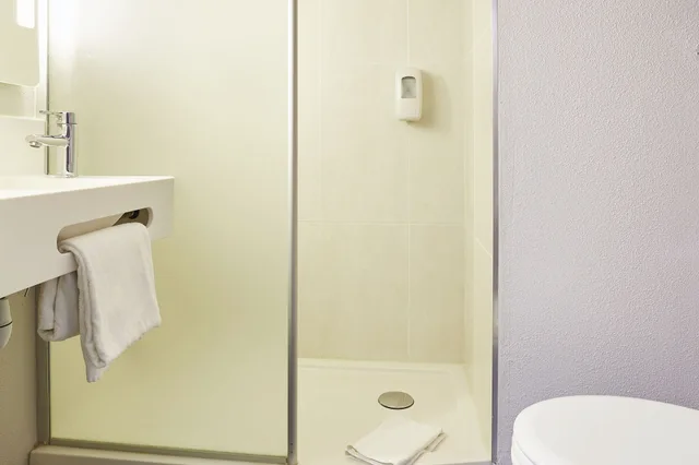 غرفة بسريرين منفصلين، B&B Hotel Lille Roubaix Campus Gare 3/4