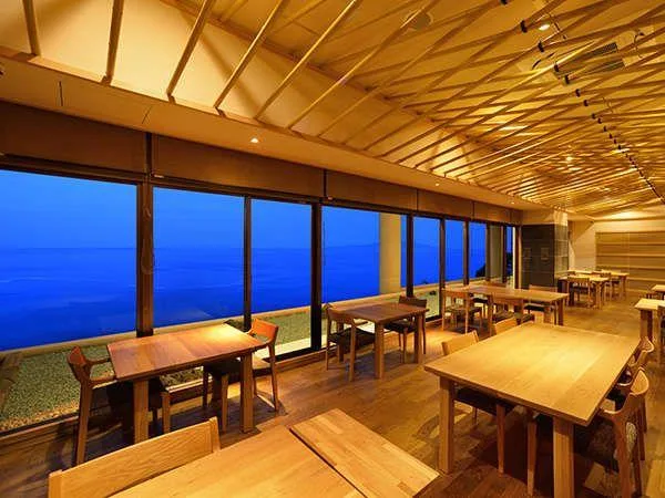 غرفة يابانية غربية بإطلالة على البحر، IZU RETREAT by Onko Chishin 2/3