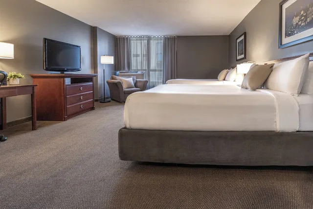 استوديو بسريرين كوين بمطبخ صغير، Hotel Faubourg Montreal 2/9