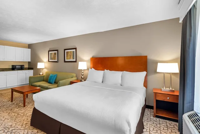 غرفة قياسية بسرير كينج، Quality Inn Kilmarnock VA 2/5