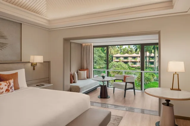 Premier, King Bed, Lagoon View, The St. Regis Goa Resort 1/6