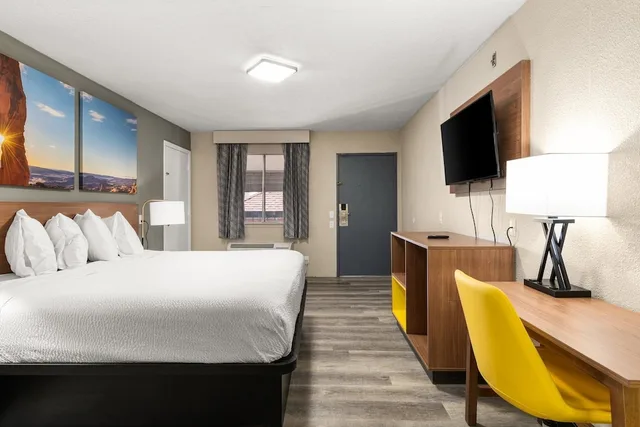 غرفة بسرير كينج، Days Inn by Wyndham Albuquerque Northeast 3/6