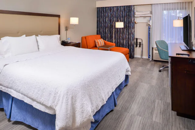 استوديو بسرير كينج، Hampton Inn Seattle-Airport 1/2