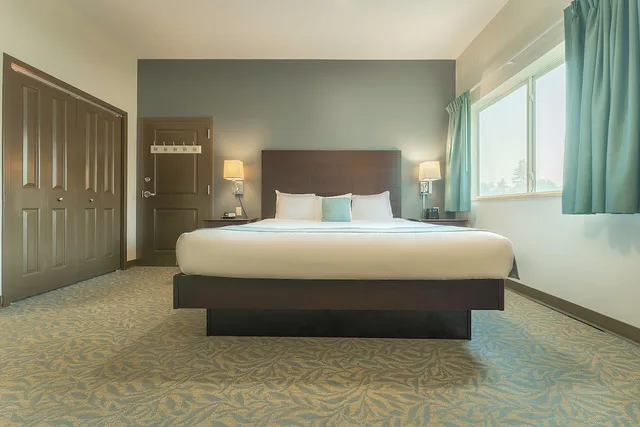 جناح جونيور بسرير كينج مع أريكة، Sun Ski Inn And Suites 4/10