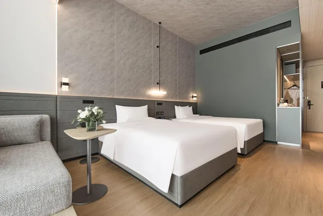 غرفة تنفيذية بسريرين منفصلين وسريرين مزدوجين مع أريكة، Novotel Yinchuan Lanxigu 3/5