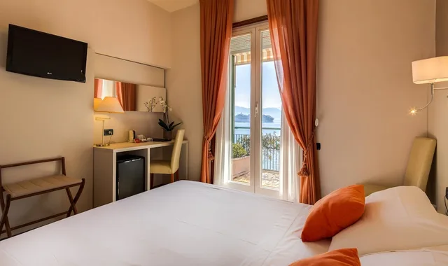غرفة قياسية بسرير كوين بإطلالة على البحر بشرفة، Best Western Regina Elena 10/10
