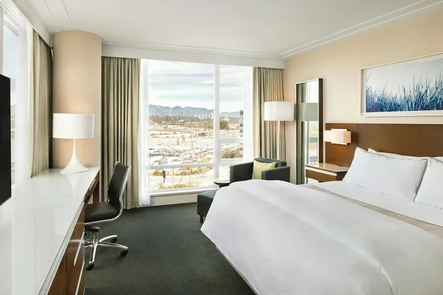 غرفة ركنية بسرير كينج، The Westin Wall Centre Vancouver Airport 1/4