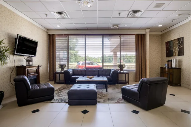 غرفة تُحدَّد عند الوصول، Gardentree Hotels Memphis East near I 40 2/2