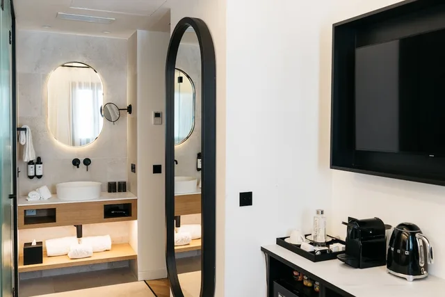 غرفة متصلة عائلية رباعية بسرير كوين بغرفتي نوم، Boutique Hotel Petit Montision 3/4