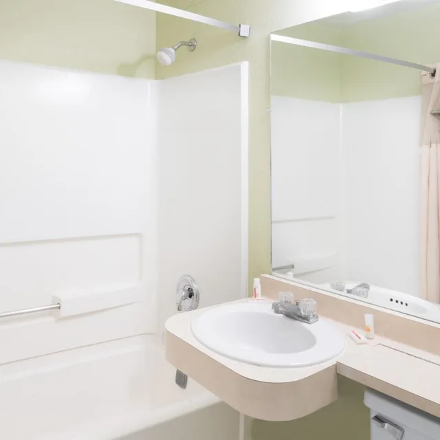 Room, 2 Queen Beds, Days Inn by Wyndham Henrietta/Rochester Area 3/5