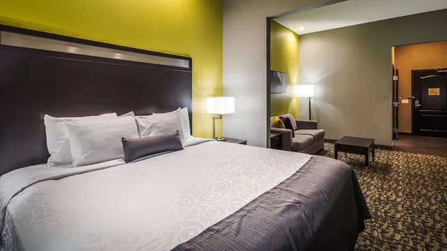 جناح بسرير كينج مع أريكة لذوي الإعاقة، Best Western Plus Bay City Inn & Suites 1/4