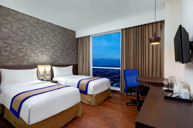 غرفة ديلوكس بسرير كينج، Aston Jember Hotel and Conference Center 1/6