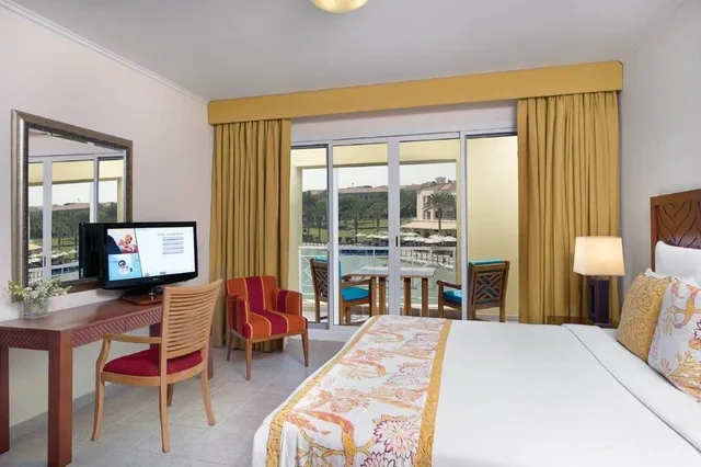 1 Bedroom, Apartment, King Bed, Lake Side, Balcony, Millennium Lakeview Residence Formerly Copthorne Lakeview Executive Apartments 1/4
