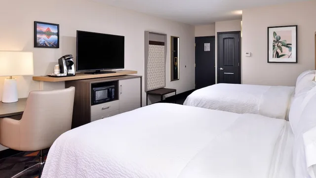 Standard, 2 Queen Beds, Atrium View، Holiday Inn Great Falls 4/8