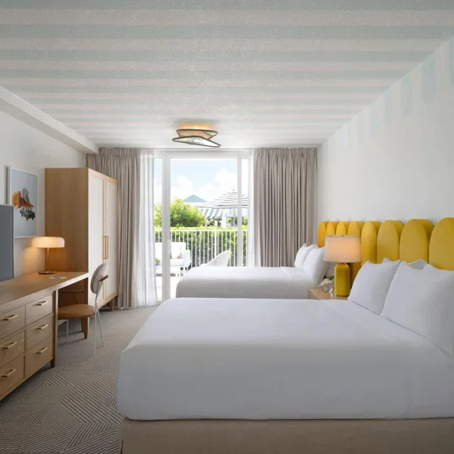 غرفة بسريرين كوين بإطلالة على المدينة بحوض استحمام لذوي الإعاقة، Renaissance Orlando Resort - Disney Springs Area 1/10