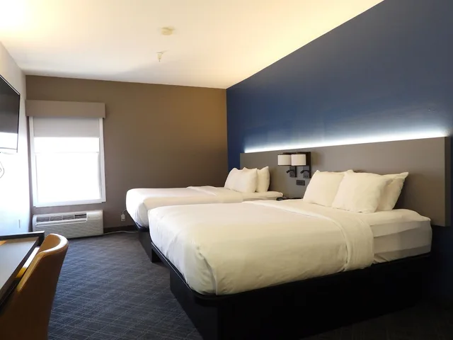 Upgrade, Suite, 2 Queen Beds, Sofa, Accessible، Comfort Suites Crossville 2/9