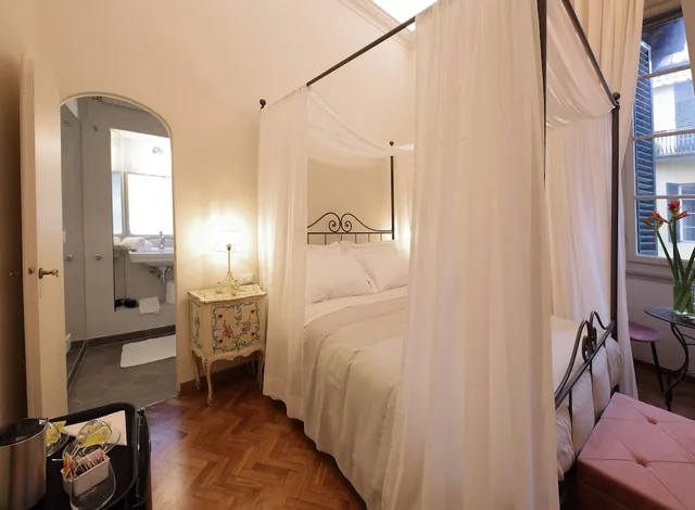 Standard, Queen Bed, Corsini Tintori 5/7