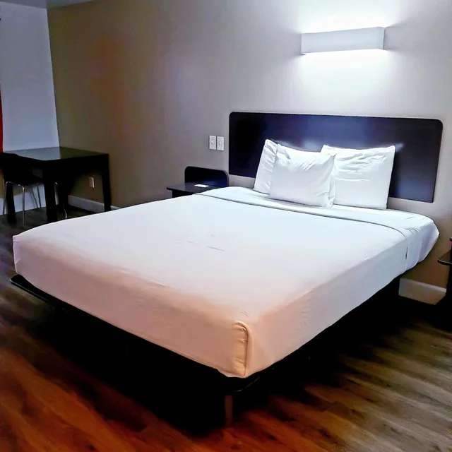 جناح، Motel6 Hesperia, CA - West Main Street - I-15 2/10