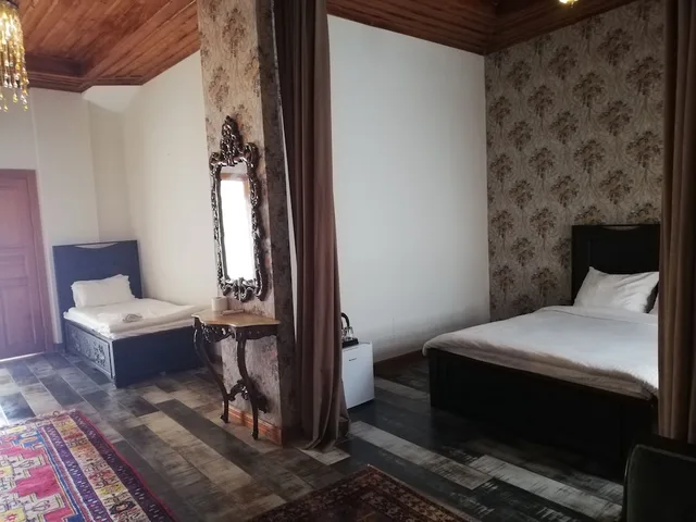 غرفة عائلية بسرير كوين وسريرين منفصلين، Woo Town Suites 1/3