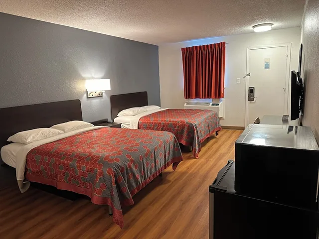 غرفة بسريرين كوين لذوي الإعاقة، Motel6 Sullivan MO 1/3