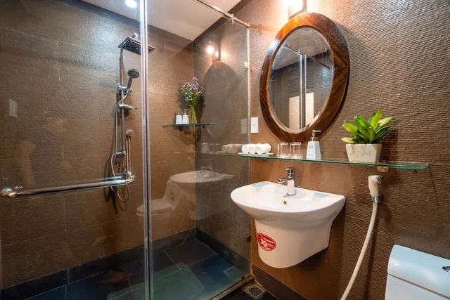 غرفة ديلوكس بسرير مزدوج بإطلالة على النهر، Golden Peach Villa Hoi An 6/7