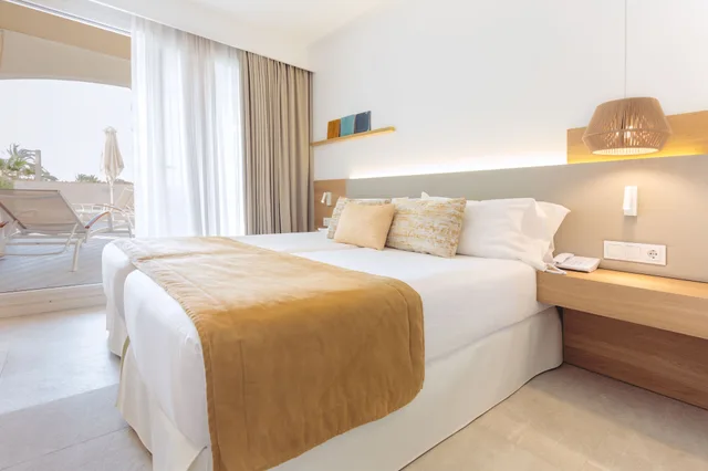 Superior, Twin Beds, Pool Side, Terrace، Flamingo 1/3
