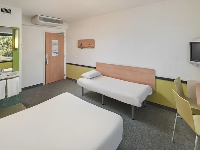 غرفة قياسية بسرير مزدوج وسرير فردي، ibis budget Wroclaw Poludnie 1/5