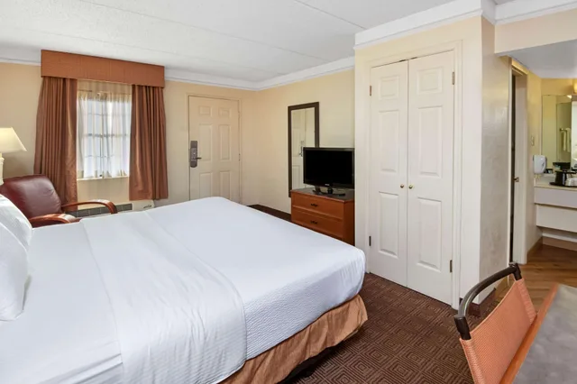 غرفة بسرير كينج، La Quinta Inn San Antonio Lackland 4/10