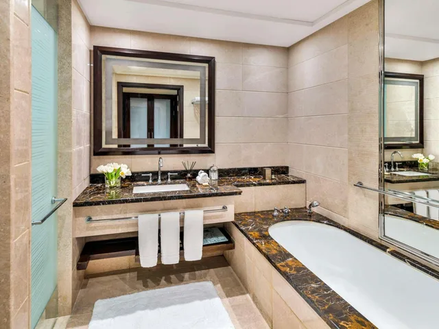 2 Bedrooms, Fairmont Gold, Kaaba, Suite, Twin Beds, King Bed, Sofa، فندق ساعة مكة فيرمونت(Makkah Clock Royal Tower A Fairmont Hotel) 6/7
