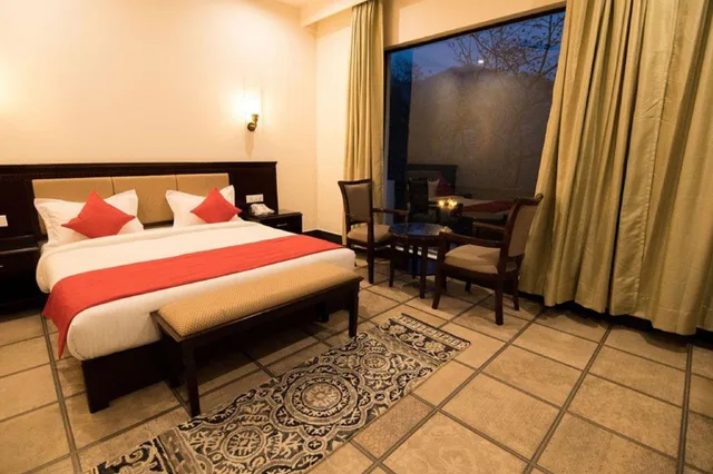 غرفة بريميوم بسرير مزدوج بشرفة بحوض استحمام، Shaantam Resorts 1/5