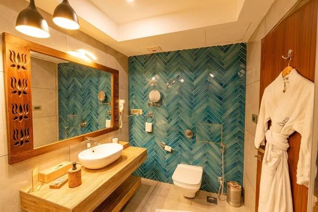 غرفة بريميوم بإطلالة على النهر بشرفة، Ganga Kinare A Riverside Boutique Hotel 7/10