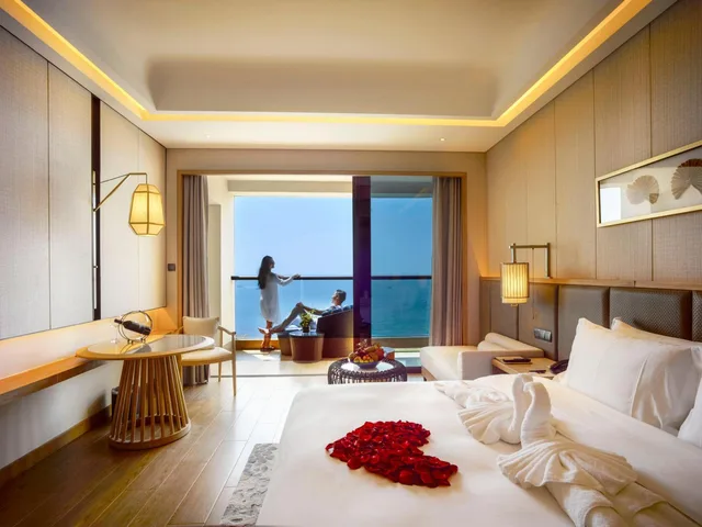 غرفة تنفيذية بسرير كينج بإطلالة على البحر، HARMAN HOTEL SANYA 1/6