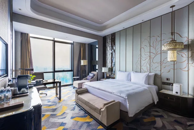 Deluxe, King Bed, Wanda Vista Zhengzhou 2/2