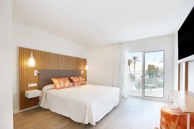 غرفة بإطلالة على المسبح، Iberostar Waves Playa de Muro 1/5