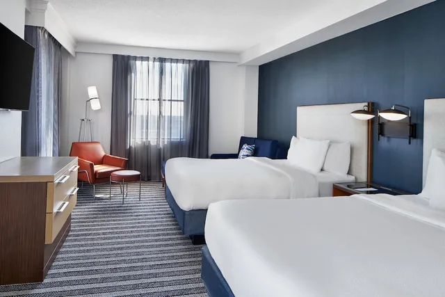 غرفة بسريرين كوين لذوي الإعاقة، Courtyard Nashville Downtown 1/3