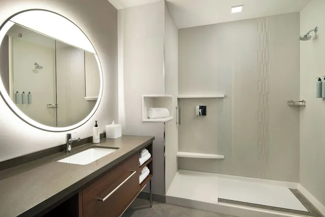 Room, 2 Queen Beds, Balcony, Courtyard By Marriot Sand City Monterey 4/5