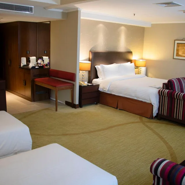 استوديو عائلي، Grand Mercure Beijing Central 3/4