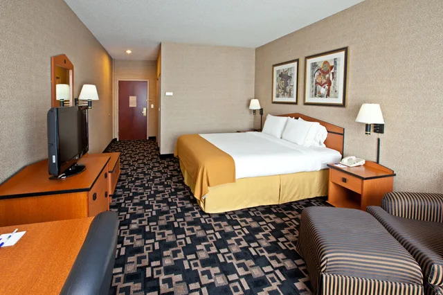 غرفة قياسية بسرير فردي، Holiday Inn Express Hotel And Suites Greenwood 1/2