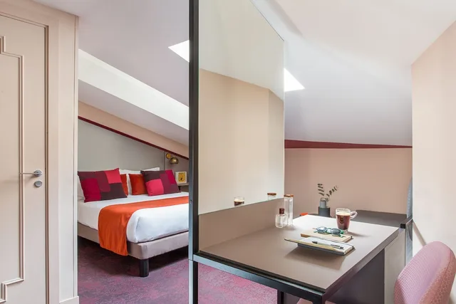 Superior, Triple, 1 Queen and 1 Single Bed, City View, LES CIGALES 6/6