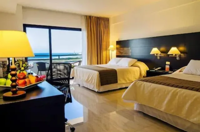 غرفة بسريرين مزدوجين بإطلالة على البحر بشرفة، Balandra Hotel 3/4