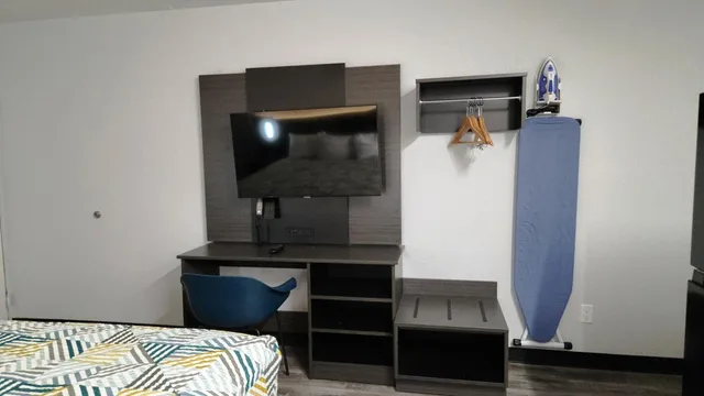 غرفة بسرير كينج لذوي الإعاقة، Studio6 Alvin, TX 9/10