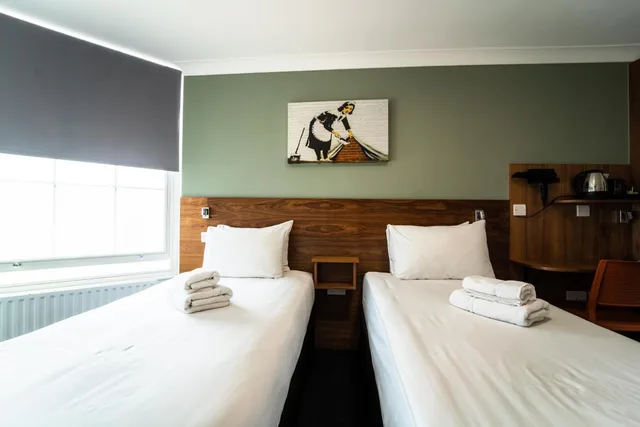 غرفة بريميوم بسريرين منفصلين، Chelsea Guest House 1/10